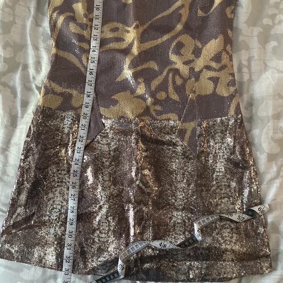 Gold and sequins Mini dress - Picture 6 of 11